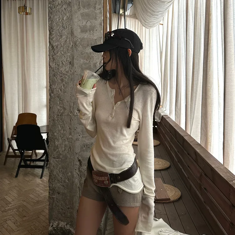 白色针织长袖T恤女秋季新款设计感半开领时尚百搭正肩修身上衣