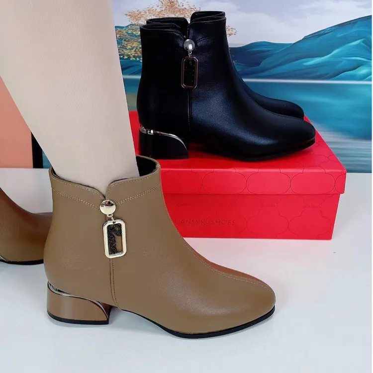 2025秋冬季新款2公分舒适百搭显瘦女靴加绒韩版粗跟韩版短靴低跟