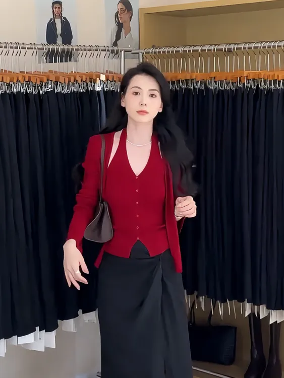 法式慵懒风挂脖V领背心针织衫女2025秋季新款设计感显瘦百搭上衣
