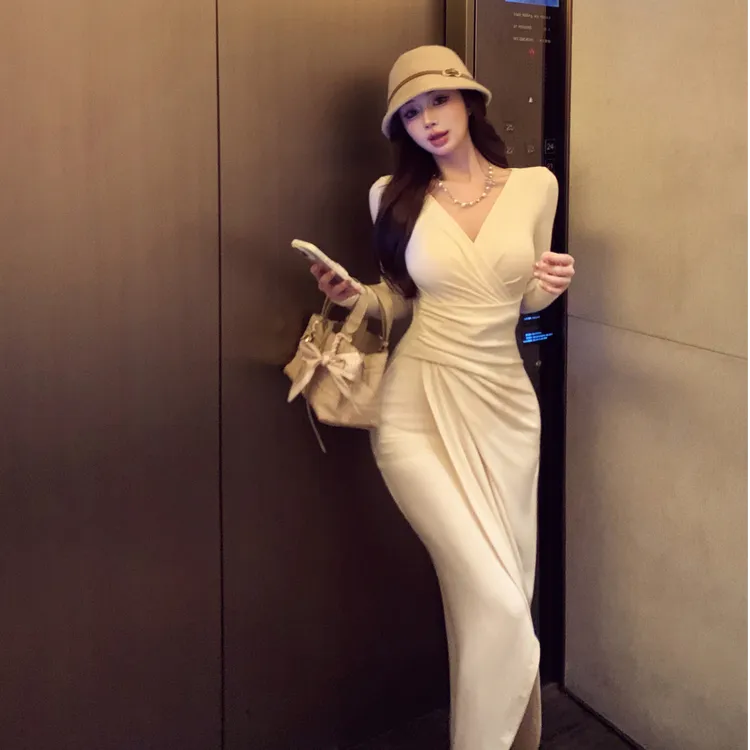 3色v领仿羊绒褶皱连衣裙女气质收腰长裙长袖开叉裙子