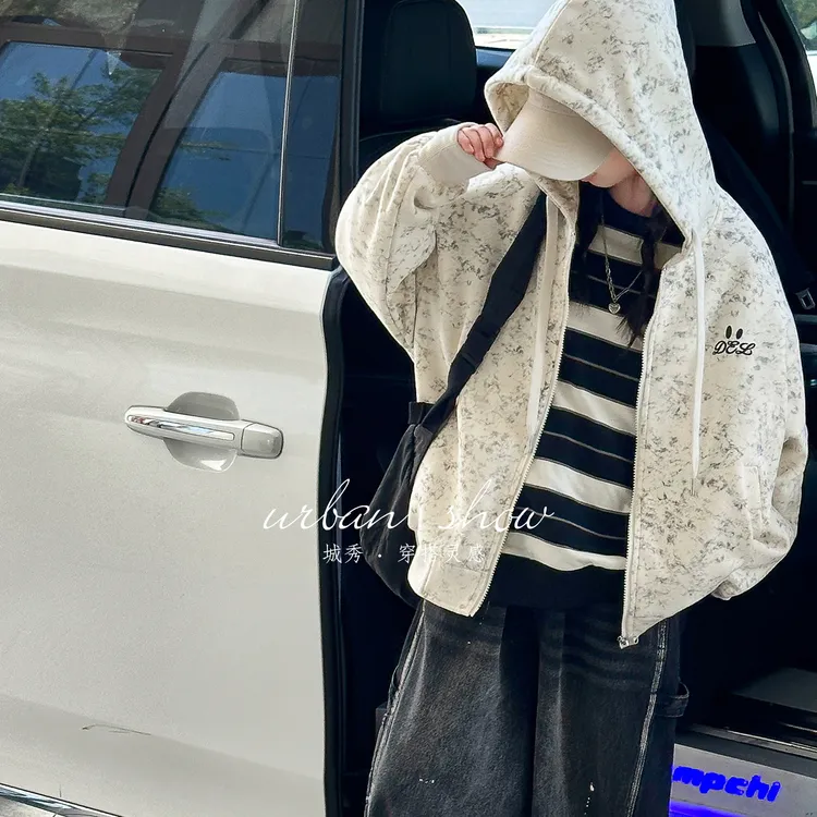 2025新款女大童外套洋气独特秋款连帽棒球服女孩时髦儿童潮酷上衣