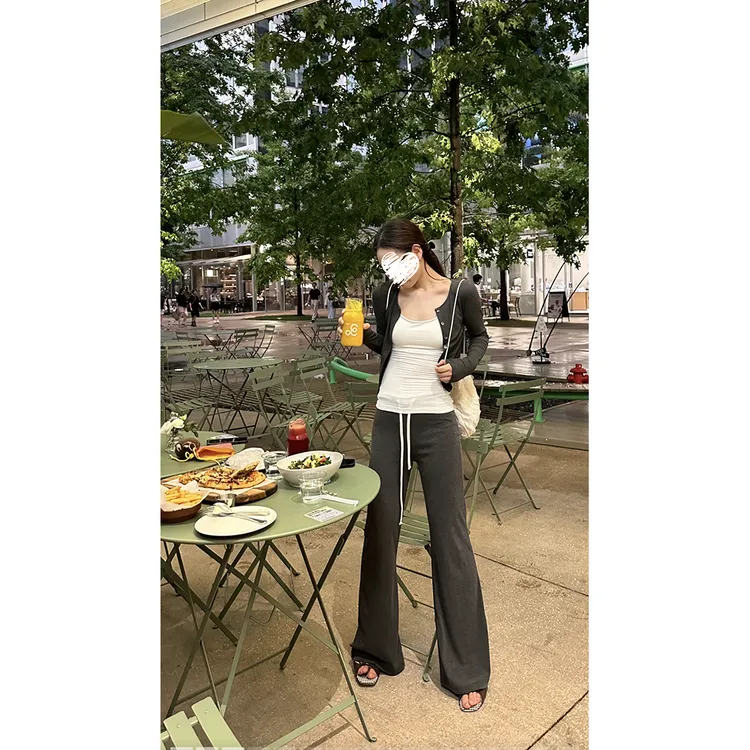 背心吊带上衣+圆领针织开衫+弹力修身微喇裤  81095