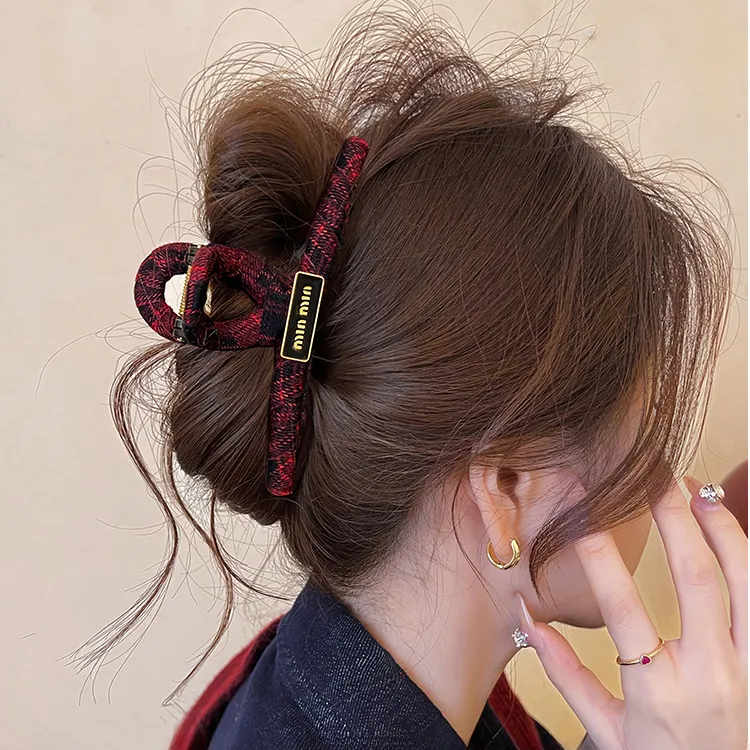复古红格纹金标抓夹女高级感2025新款鲨鱼夹发夹后脑勺夹子发饰春