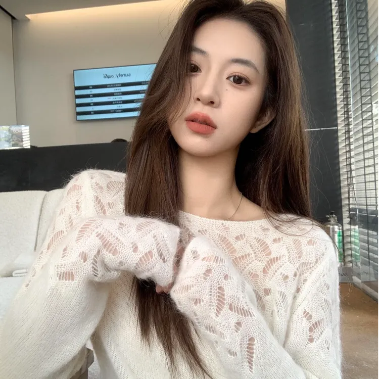 法式简约风圆领镂空拼接针织衫女2025秋冬新款白色显瘦套头上衣