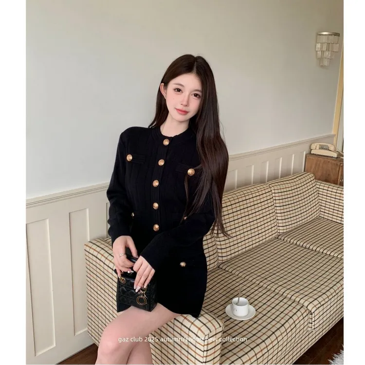 秋冬新款修身圆扣小香风针织短外套套装高级千金感显瘦半身裙两件