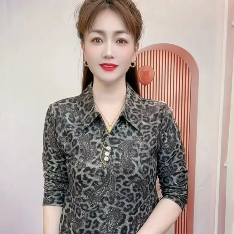 2025秋装新长袖打底衫妈妈装洋气上衣翻领显瘦百搭豹纹腰果花款