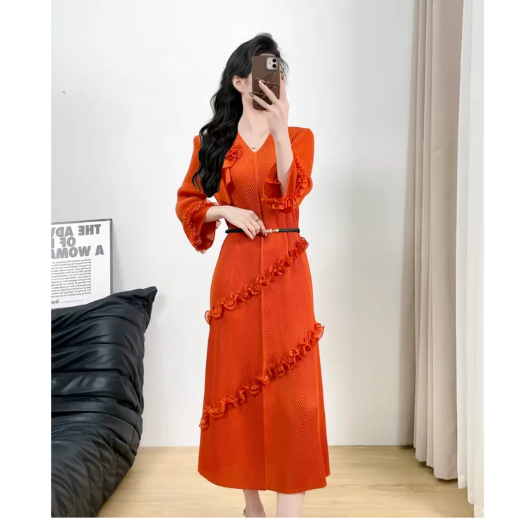 2026三宅新款系带收腰显瘦褶皱秋冬季连衣裙时尚喇叭袖百搭气质裙