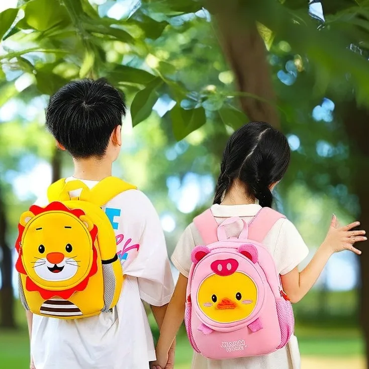 幼儿园可爱双肩包男女轻便超轻宝宝外出游防走失儿童减负护脊书包