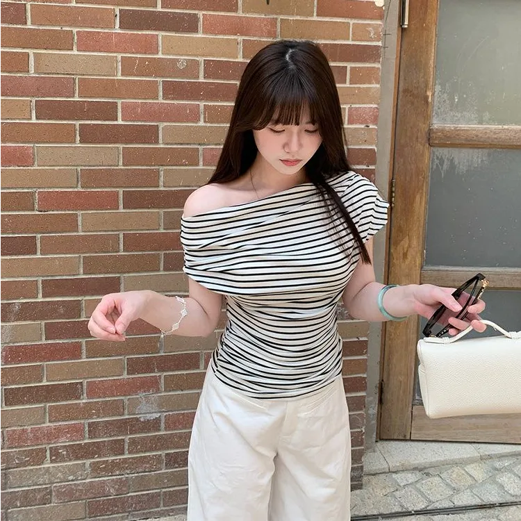 新款辣妹修身独特别致设计感小众斜肩短袖T恤女显瘦慵懒风女装