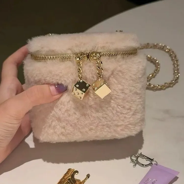 2025秋冬新款小众设计韩系毛茸茸mini盒子包可爱通勤手提斜挎包包