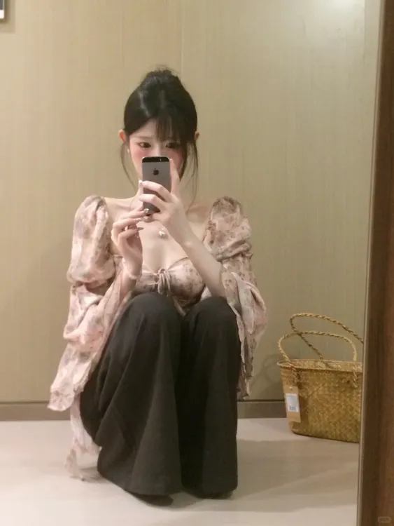 2025早秋新款法式甜美风碎花不规则雪纺衫上衣阔腿裤显瘦两件套女