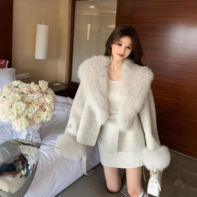 富家千金套装2025秋冬款休闲百搭设计感毛边长袖外套半身裙两件套