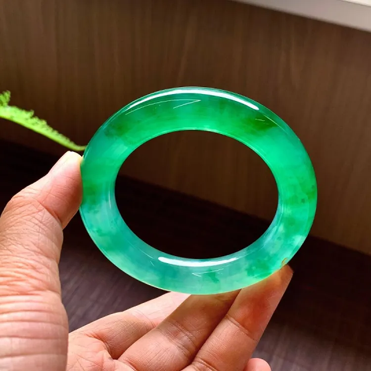 绿色飘花女款胖圆条手镯高冰飘绿冰透精美加厚面包手镯