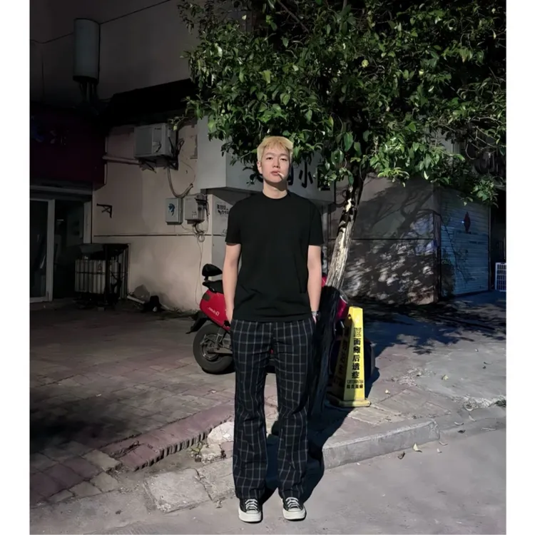 何以【同款】休闲裤男夏季美式复古格子vintage直筒修身弯刀微喇裤 