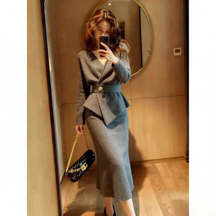 韩系一整套深冬穿搭灰色收腰V领毛衣重要场合漂亮超好看冬裙套装