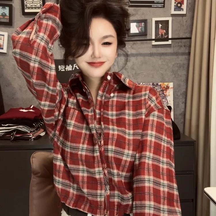 老钱风松弛感女装贵气年轻暗红格纹磨毛短款衬衫