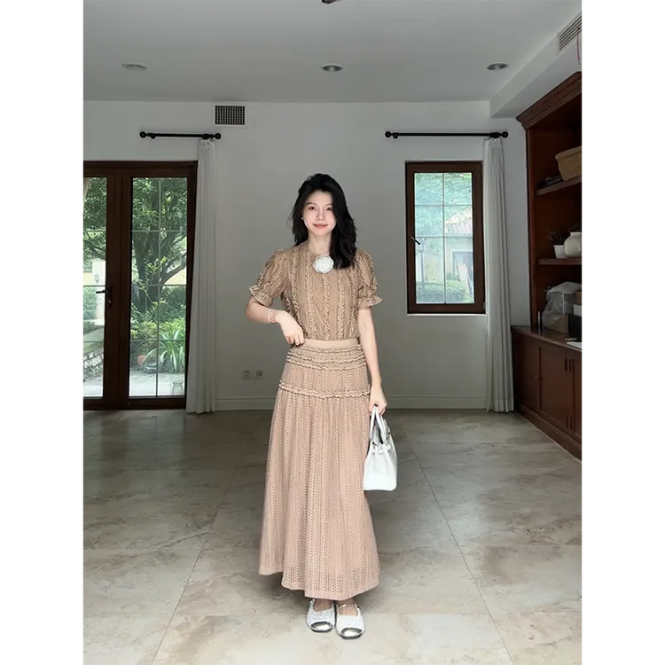 郭九九呢 气质温柔镂空蕾丝泡泡袖短袖慵懒显瘦半身裙 G925A07875