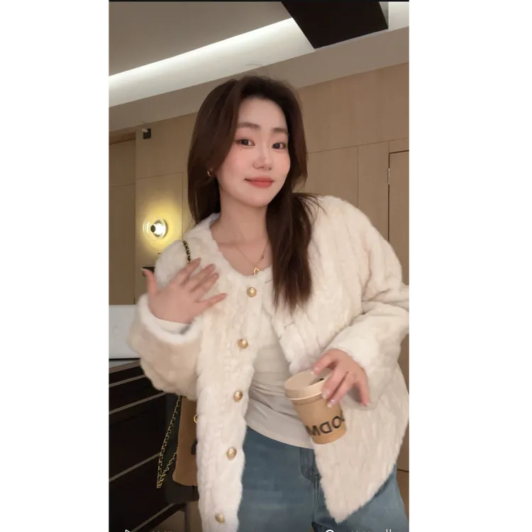 大婉酱微胖定【白兔奶糖】韩系千金风环保草毛毛一体外套女冬9952D 