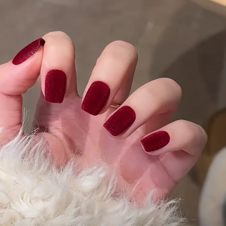 【酒红丝绒】秋冬丝绒酒红美甲款式推荐2025爆款高质量穿戴甲高级感