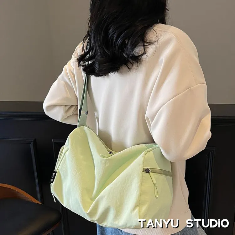 探屿运动瑜伽健身包短途轻便旅行包大容量百搭单肩纯色斜挎包