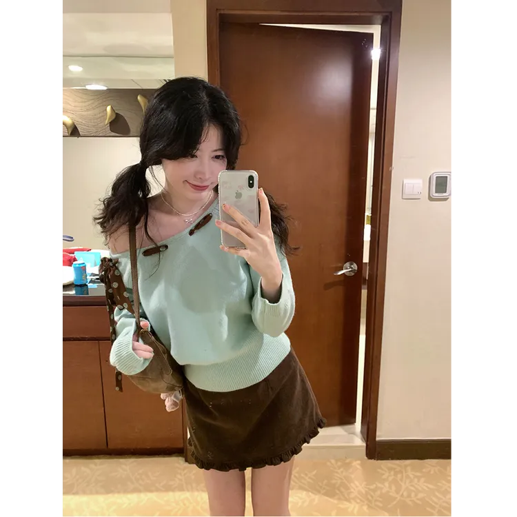 酪梨奶绿 一字肩波点绑带毛衣女秋露肩长袖针织上衣a字短裙套装