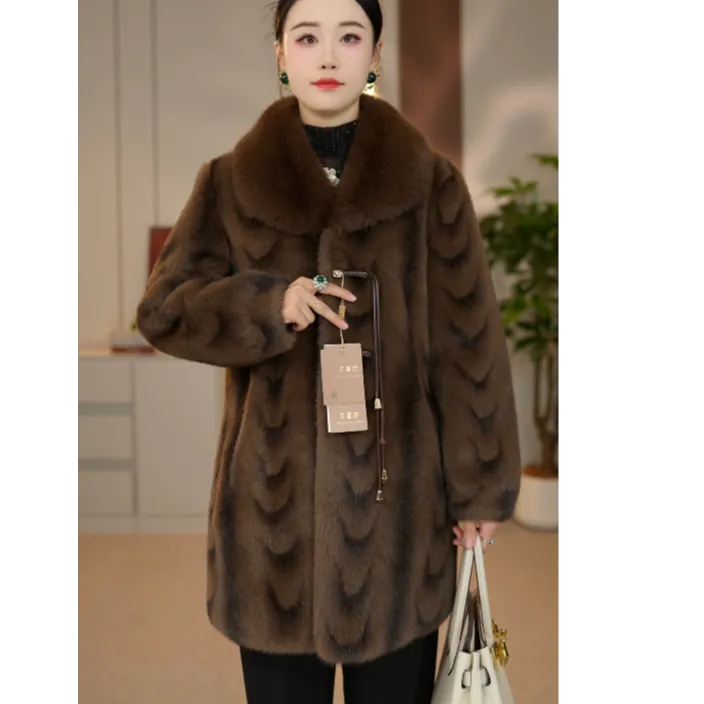 2025年《金典人生》女士外套加厚保暖洋气显大衣中阔太太时髦女装1