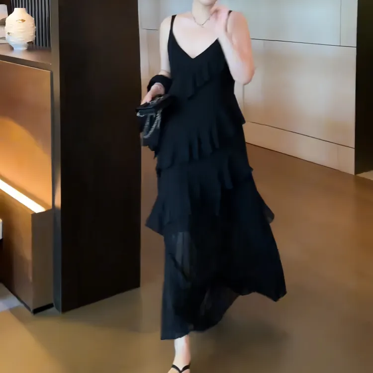 百搭大码胖MM显瘦连衣裙早秋高腰无袖长裙V领荷叶边吊带性感气质 