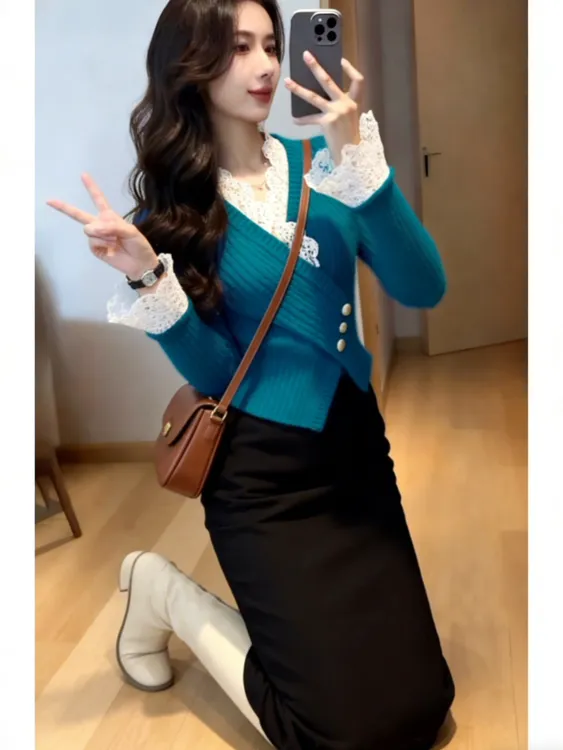 2025冬季小众设计感绝美独特漂亮小香风蕾丝拼接孔雀蓝针织上衣女