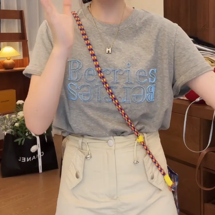 韩版设计感简约字母时尚潮流短袖t恤女2025夏季新款圆领正肩上衣