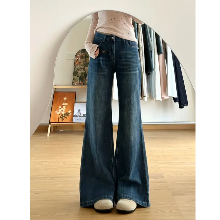 2025年秋季新款弹力宽松微喇裤时尚休闲牛仔裤高腰不贴腿喇叭裤