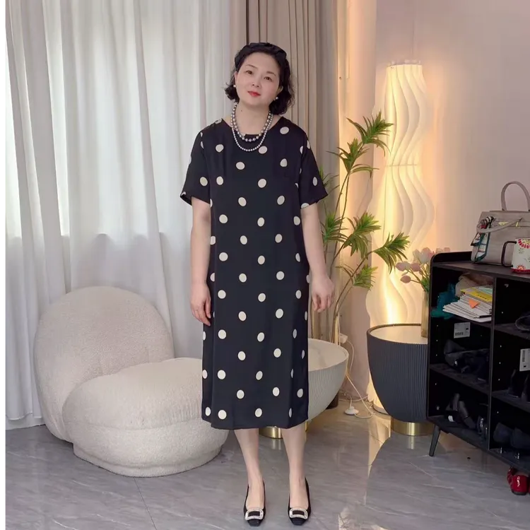 2025新款短袖连衣裙春夏宽松套头圆点黑色大码印花通勤款女装