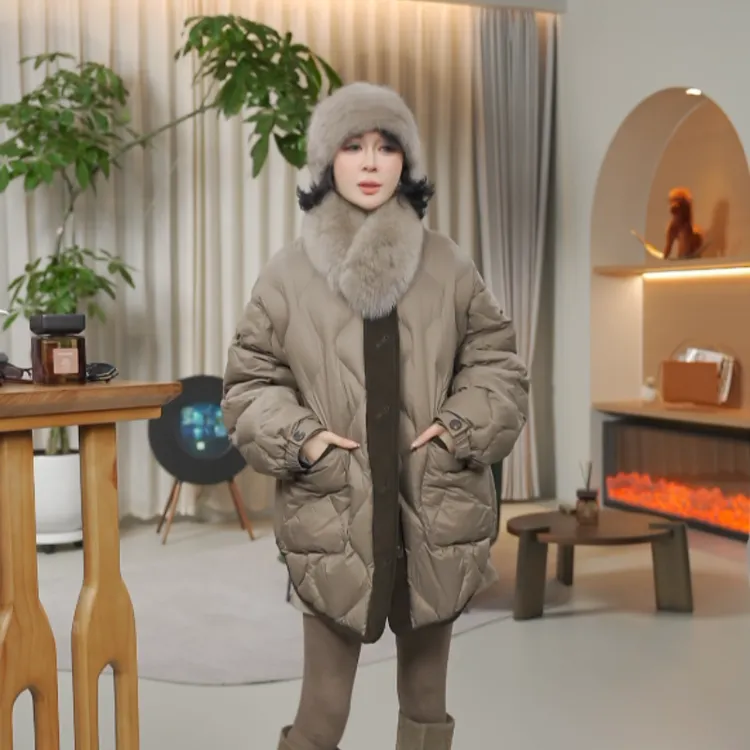 进口白鹅绒菱格纹撞色拼接灯芯绒宽松羽绒服D25170