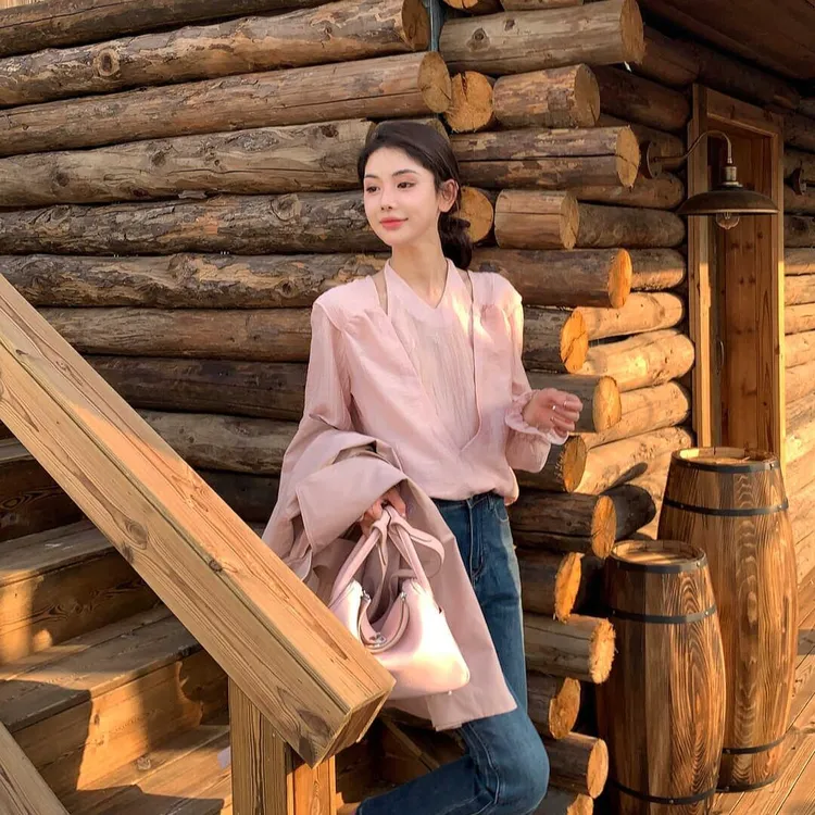 法式气质V领长袖假两件衬衫女2025秋季新款设计感小众肌理感小衫