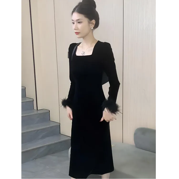 名媛气质法式赫本风黑色羽毛丝绒连衣裙女小个子穿搭修身显瘦百搭