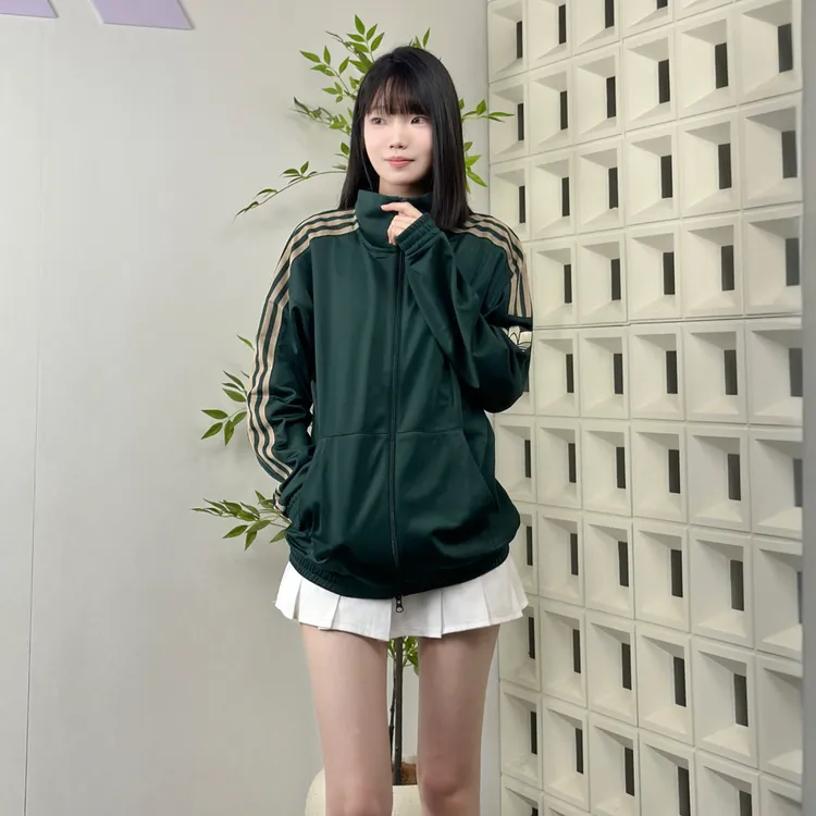 adidas阿迪达斯官方三叶草男女复古三条纹运动立领夹克外套JL8400
