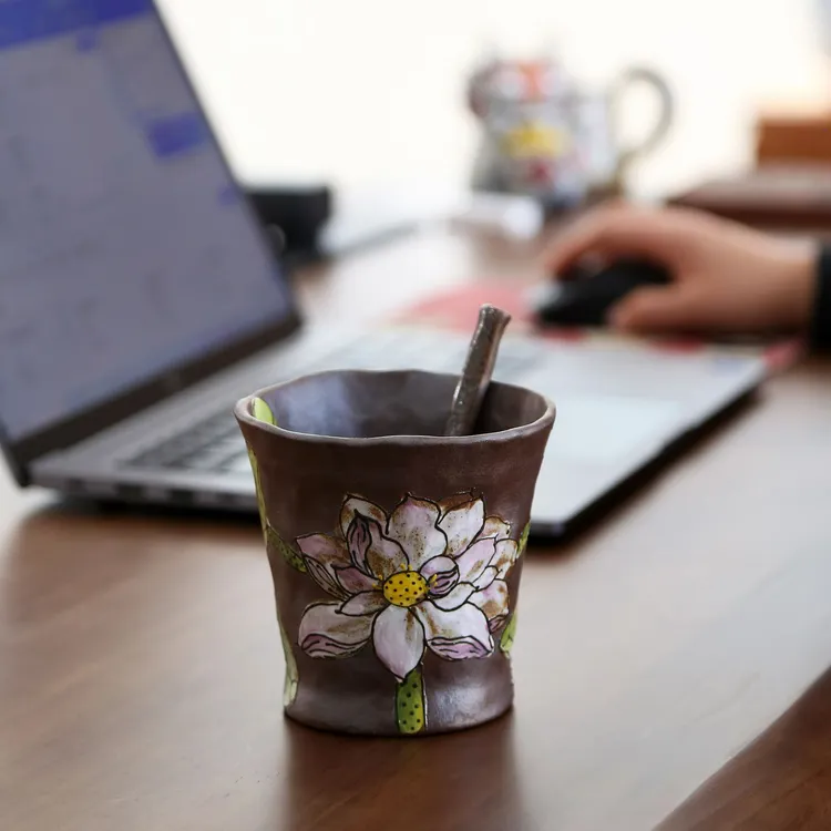 黑陶手捏手绘紫荷马克杯景德镇高温烧制釉下彩陶瓷水杯早餐杯茶杯