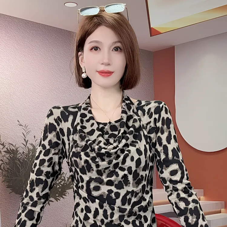 挂脖时尚洋气豹纹挂脖长袖T恤女2025早秋爆款气质修身百搭上衣潮