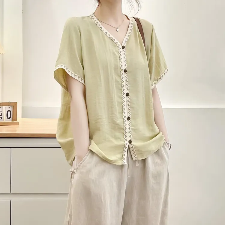 微胖MM夏季新款法式V领拼接刺绣小衫女大码宽松百搭显瘦短袖衬衫