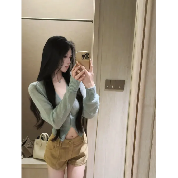 【起司奶芙】2025早秋新款韩系辣妹V领针织开衫上衣配高腰显瘦短裤