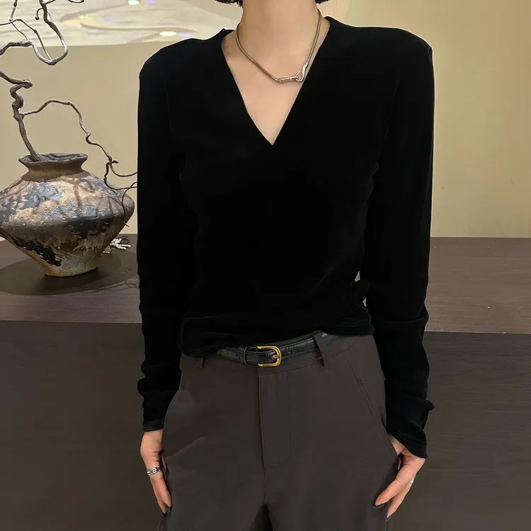 大码女装黑色v领丝绒正肩长袖t恤秋季新款胖mm显瘦内搭打底衫上衣