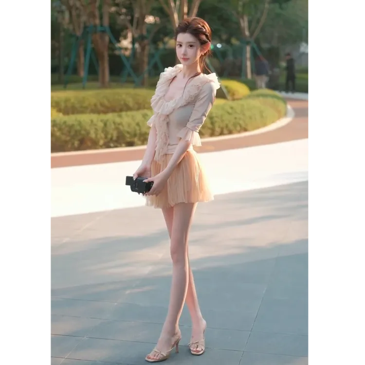 纯欲性感风深v领多层荷叶边网纱弹力上衣A字显瘦蓬蓬短裙两件套