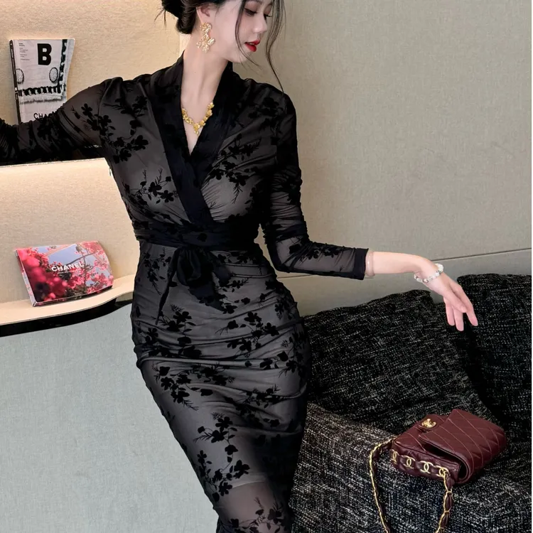 闪闪推荐【黑色诱惑】随拍气质有弹力修身长袖连衣裙SSQ1071