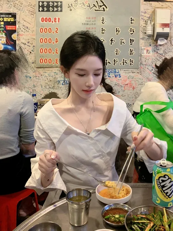法式气质不规则一字肩长袖衬衫女设计感翻领开叉衬衣百搭上衣秋季