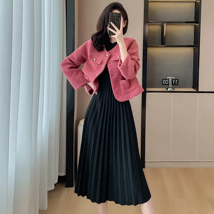 秋冬新款韩版减龄显瘦小个子短款时尚洋气上衣两件套百褶中长裙女