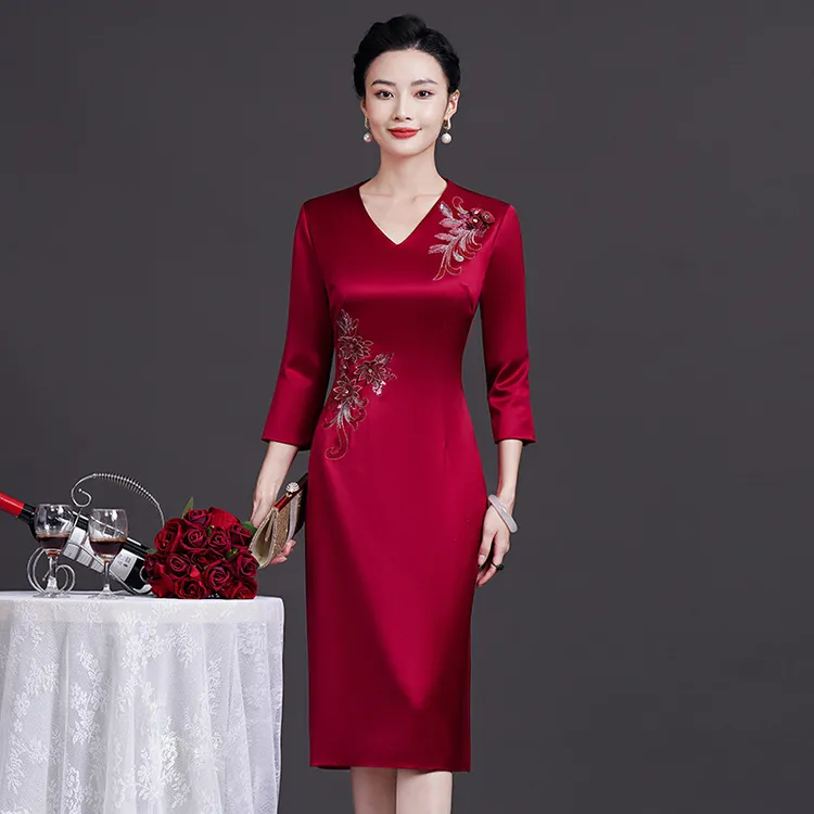 秋季高贵气质红色绣花旗袍大码修身妈妈喜婆婆婚礼日常新中式礼服