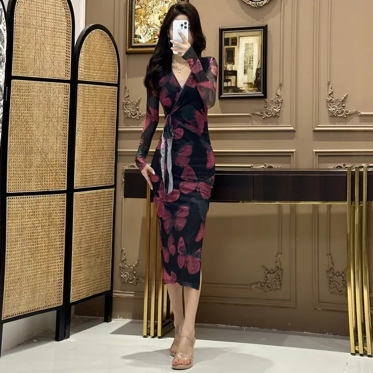 2025春夏款网纱V领绑带长袖黑红幻蝶显瘦包身修身百搭开衩连衣裙