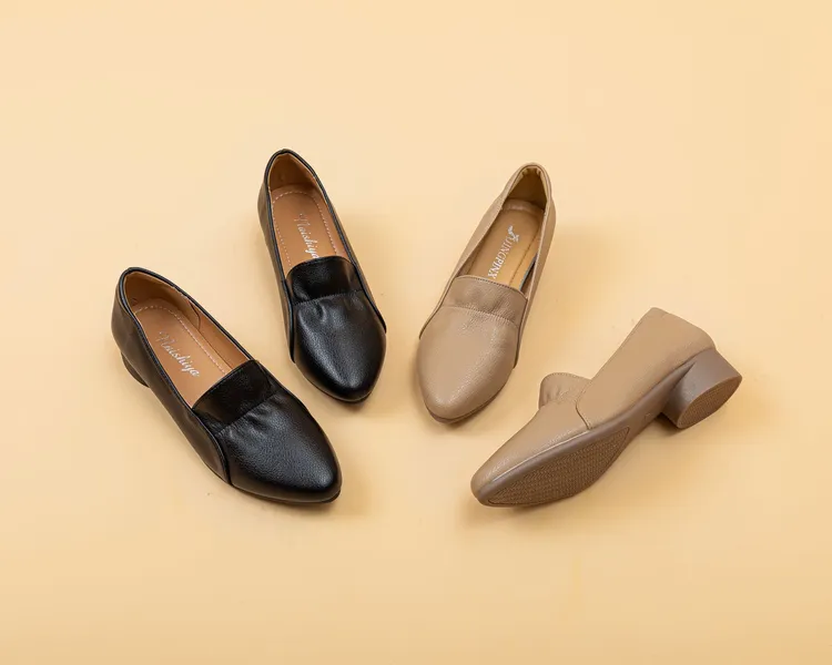 软底软皮爆款单鞋2025新款浅口平底妈妈百搭舒适豆豆鞋妈妈鞋
