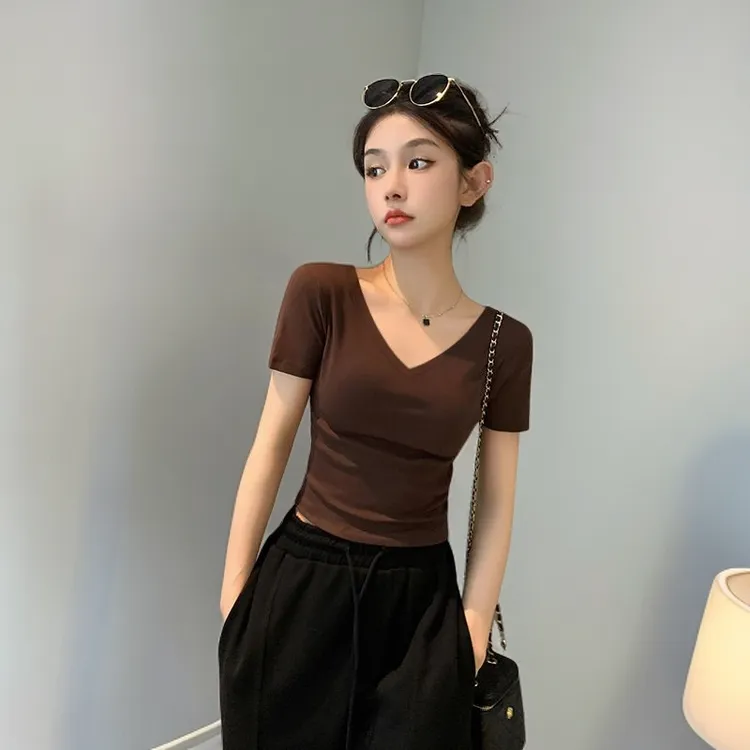 2025新款夏季百搭咖色v领短袖T恤女辣妹高腰短款打底修身显瘦上衣