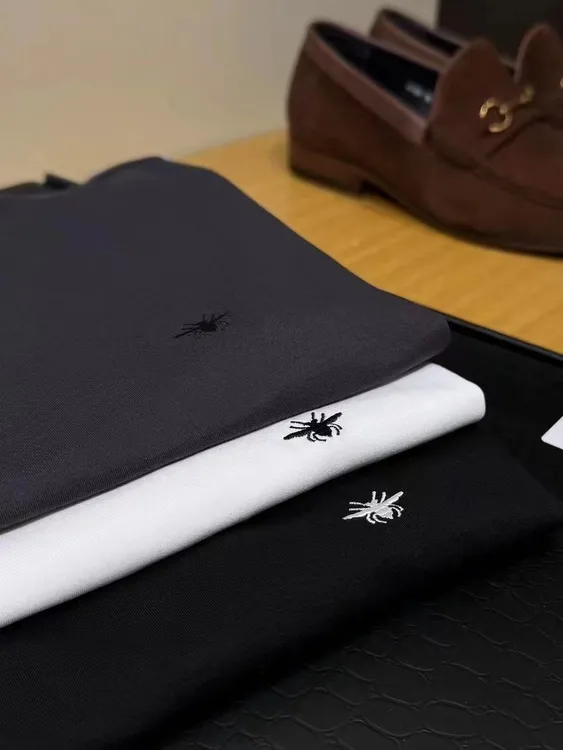 男士刺绣小蜜蜂半袖零触感双纱苏匹马棉净版美学纯色T恤圆领百搭