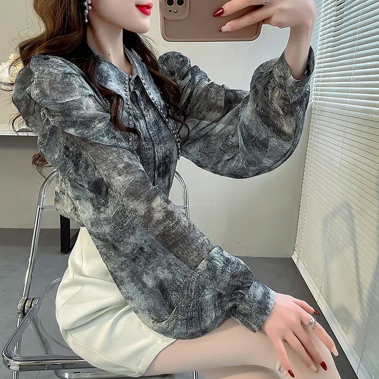 2024春季新款雪纺衬衣女泡泡袖亮丝上衣设计感镶钻时尚尖领衬衫女